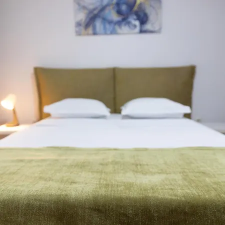 Old Town Oasis - Secured Parking Nearby - Self Check In - Metro Station At 1min