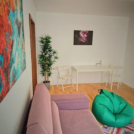 Old Town Oasis - Secured Parking Nearby - Self Check In - Metro Station At 1min Bükreş