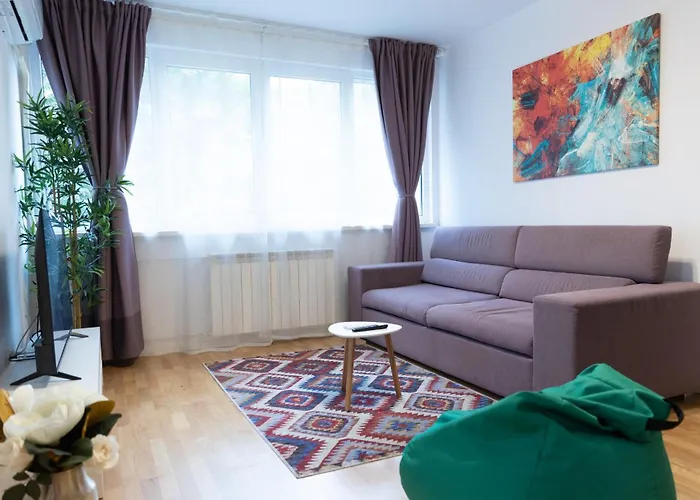 Apartment Old Town Oasis - Secured Parking Nearby - Self Check In - Metro Station At 1min *