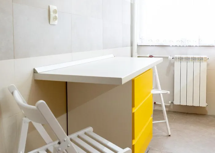 Old Town Oasis - Secured Parking Nearby - Self Check In - Metro Station At 1min Apartment Bucharest