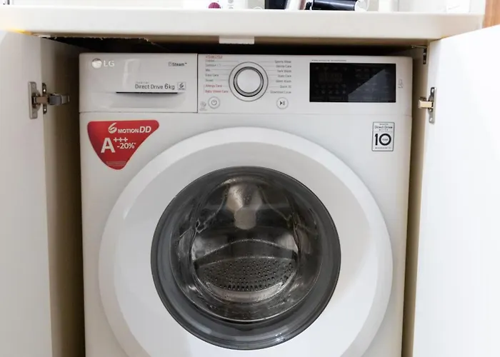 Apartment Old Town Oasis - Secured Parking Nearby - Self Check In - Metro Station At 1min *