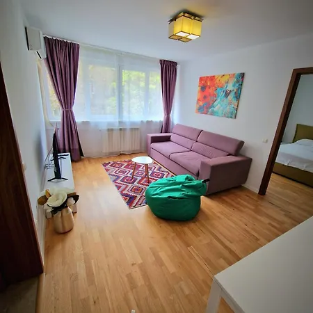 Daire Old Town Oasis - Secured Parking Nearby - Self Check In - Metro Station At 1min Bükreş