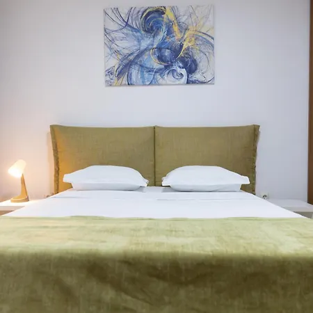 Old Town Oasis - Secured Parking Nearby - Self Check In - Metro Station At 1min Daire *