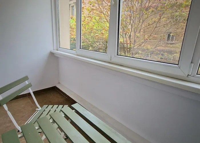 Апартаменти Old Town Oasis - Secured Parking Nearby - Self Check In - Metro Station At 1min Бухарест