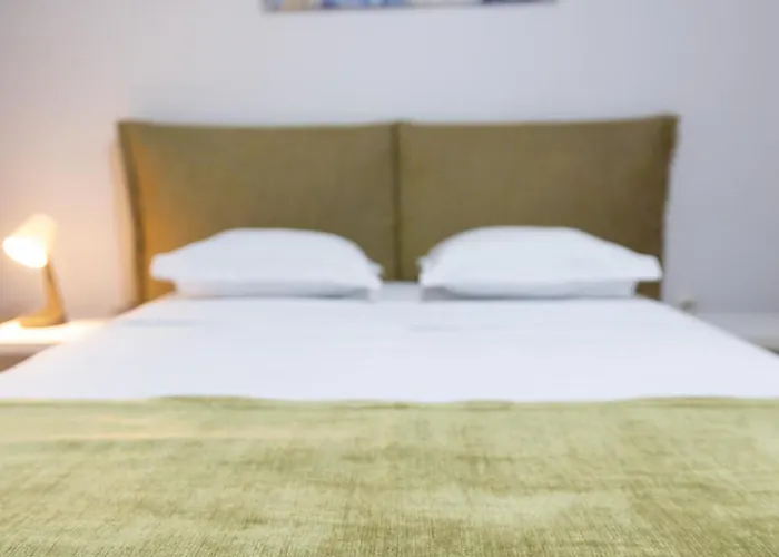 Old Town Oasis - Secured Parking Nearby - Self Check In - Metro Station At 1min