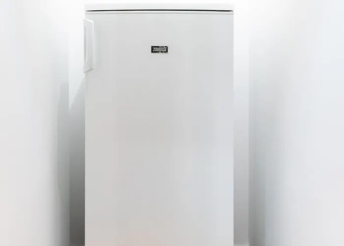 Апартаменти Old Town Oasis - Secured Parking Nearby - Self Check In - Metro Station At 1min Бухарест